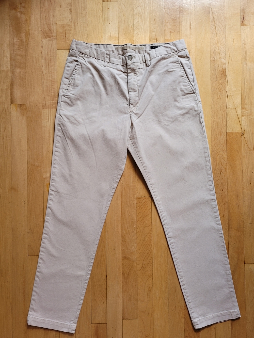 Banana Republic Men's Size 34x32 Flat Front Khaki Pants Polyester Slim Fit